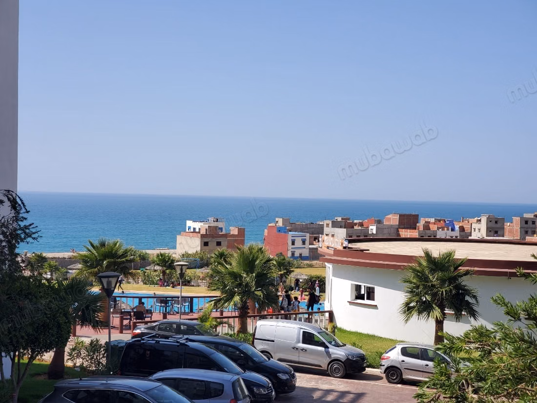 Appartements à louer à Asilah. 3 chambres excellentes. Environnement calme avec vue sur la montagne, chauffage central