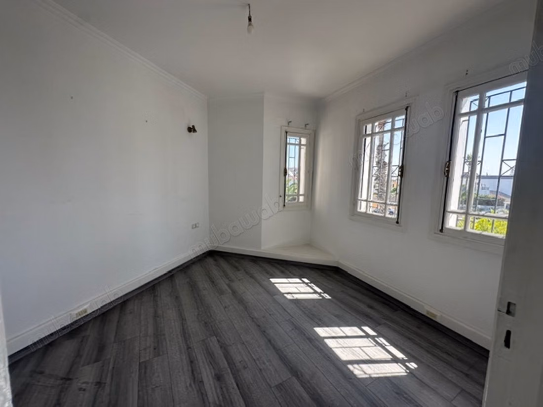 Uffici belli in affitto a Riyad. Superficie di 297 m². Spazio verde