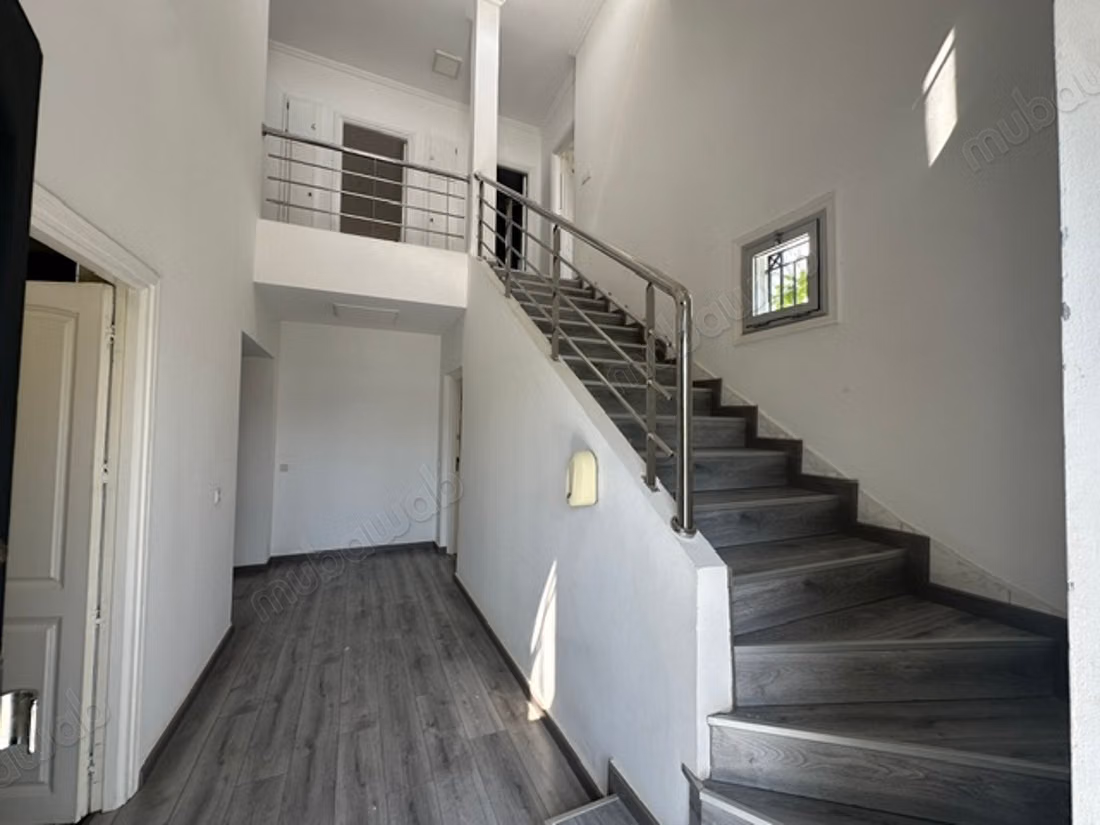 Uffici belli in affitto a Riyad. Superficie di 297 m². Spazio verde