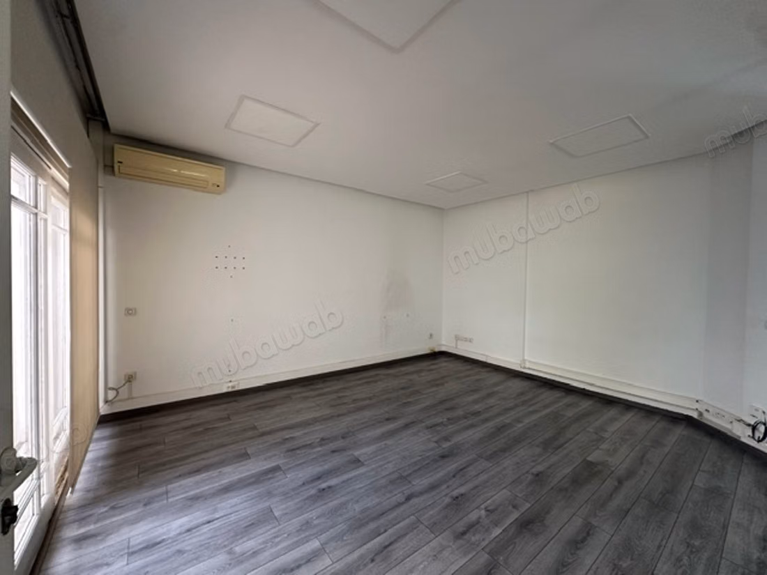 Uffici belli in affitto a Riyad. Superficie di 297 m². Spazio verde