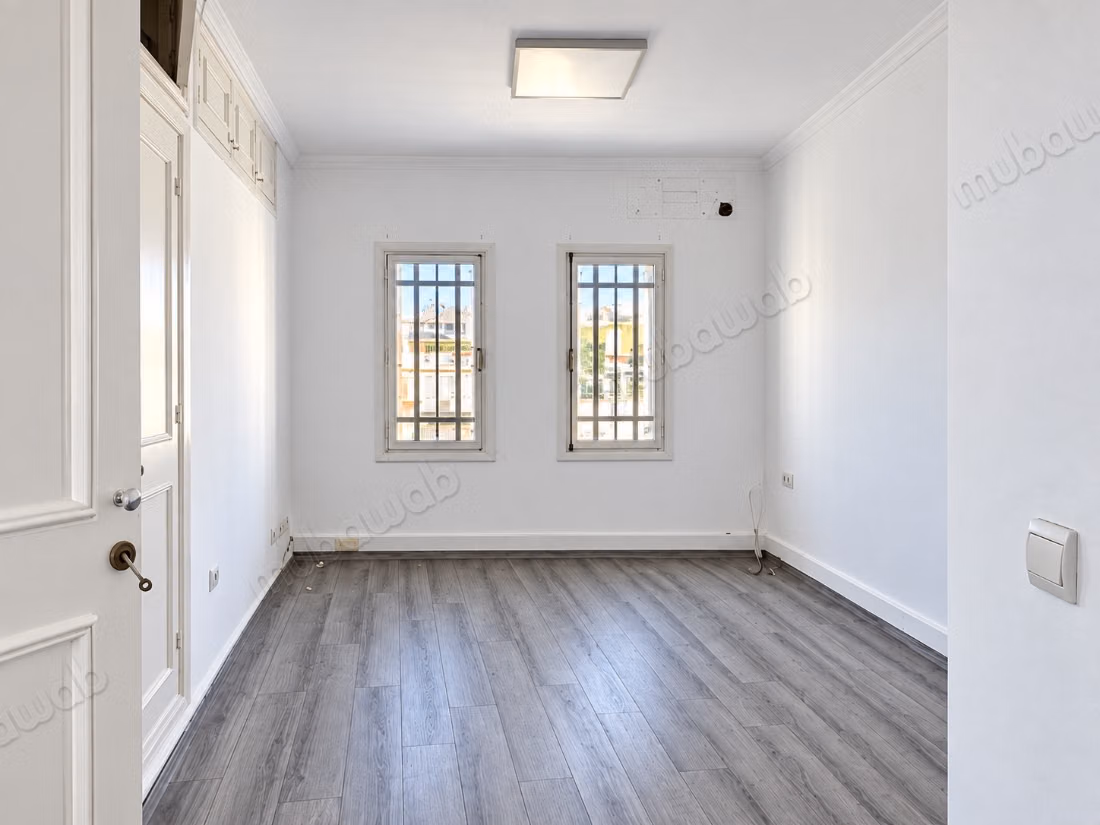 Beaux bureaux à louer à Riyad. Surface de 297 m². Espace vert