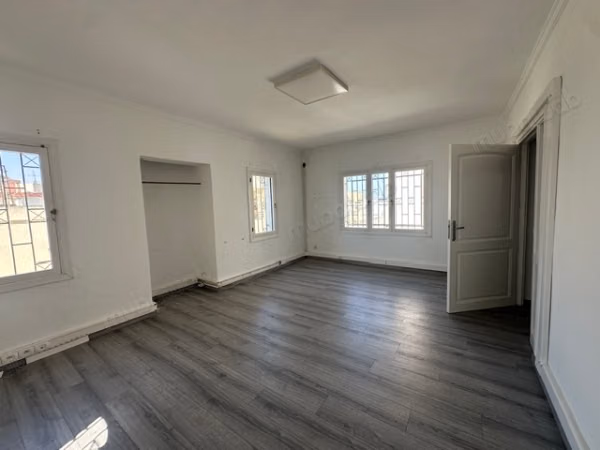 Uffici belli in affitto a Riyad. Superficie di 297 m². Spazio verde