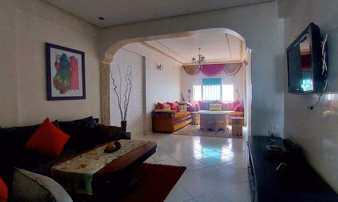 Appartement à louer à Belvédère.
Superficie 80 m².
Meublé