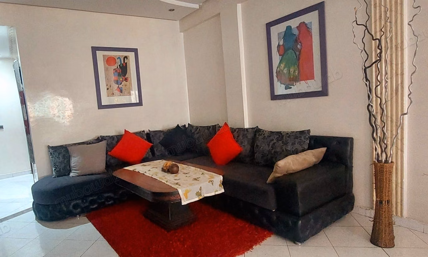 Appartement à louer à Belvédère.
Superficie 80 m².
Meublé