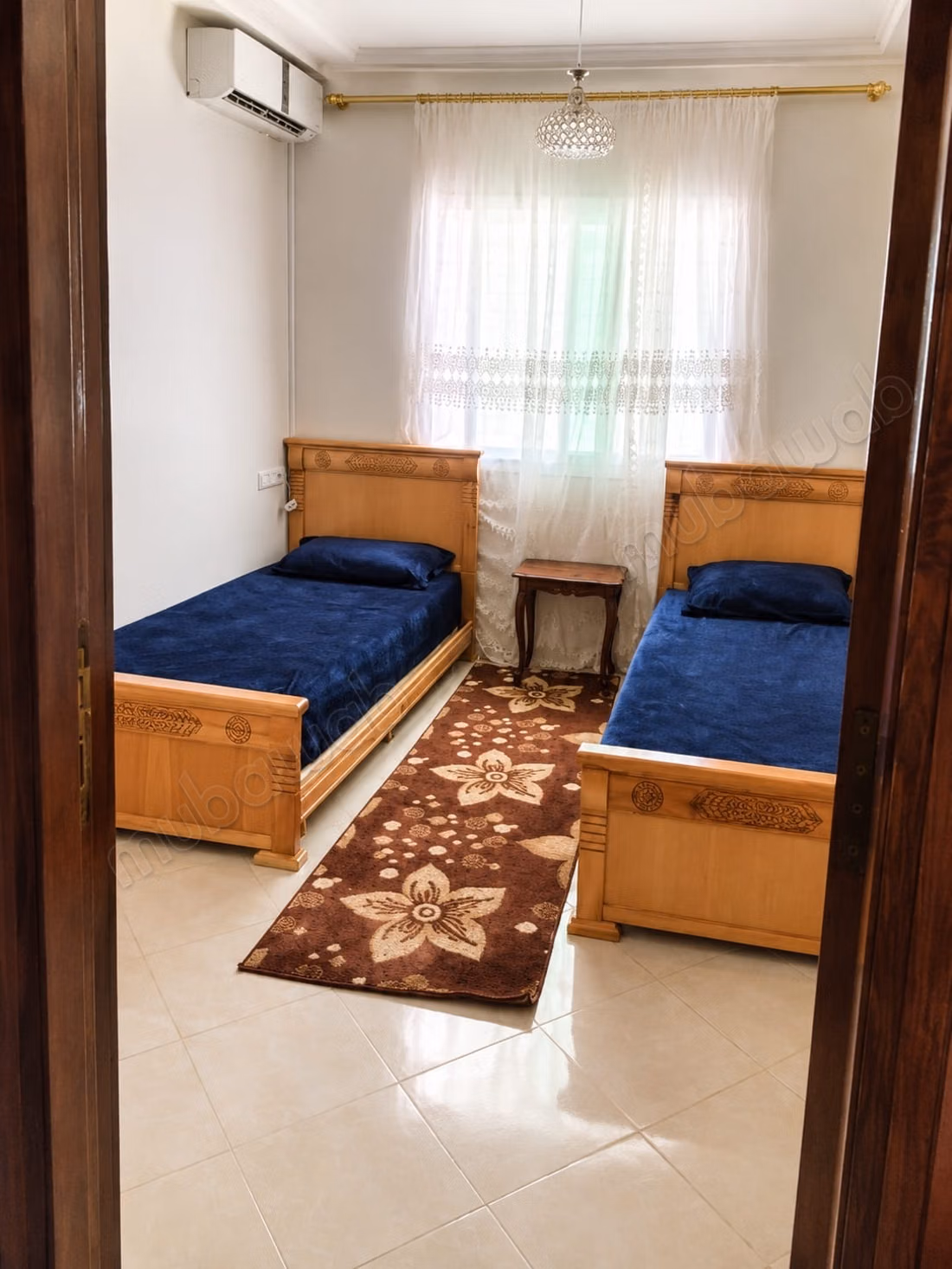 Appartements à louer à Hamria. Superficie 100 m². Salon Marocain et antenne parabolique