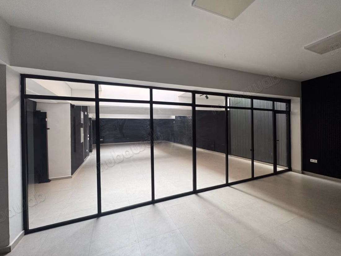Grande salle à louer dans un immeuble au centre de Guéliz