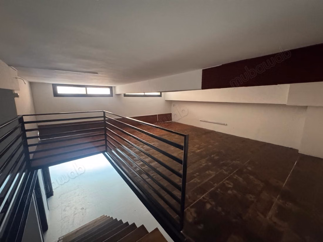 Grande salle à louer dans un immeuble au centre de Guéliz