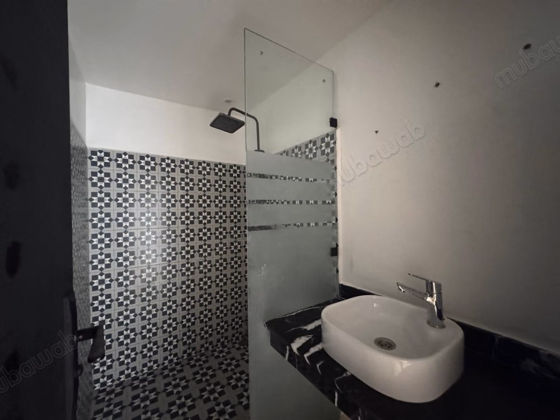 Grande salle à louer dans un immeuble au centre de Guéliz