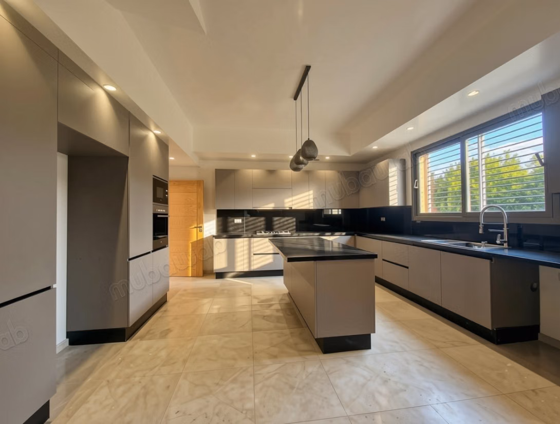 Superbe villa avec piscine LLD vide proche Amelkis