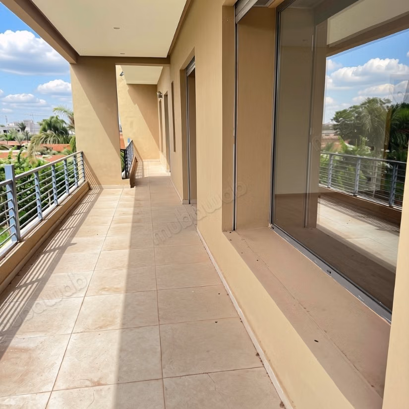 Superbe villa avec piscine LLD vide proche Amelkis