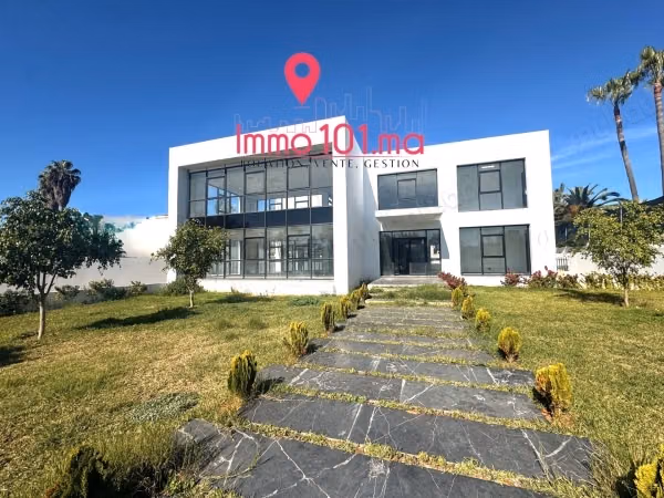 Villa usage professionnel à vendre à Souissi
