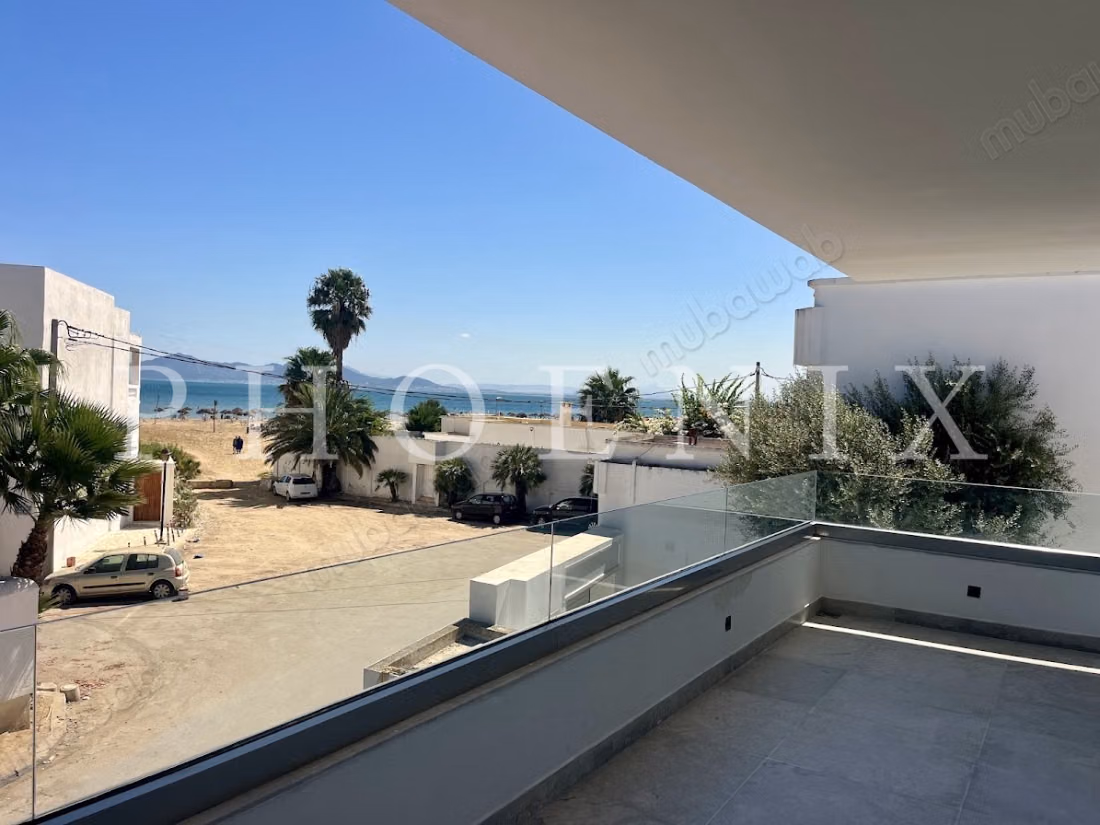 App S3 with terrace overlooking the sea in Carthage