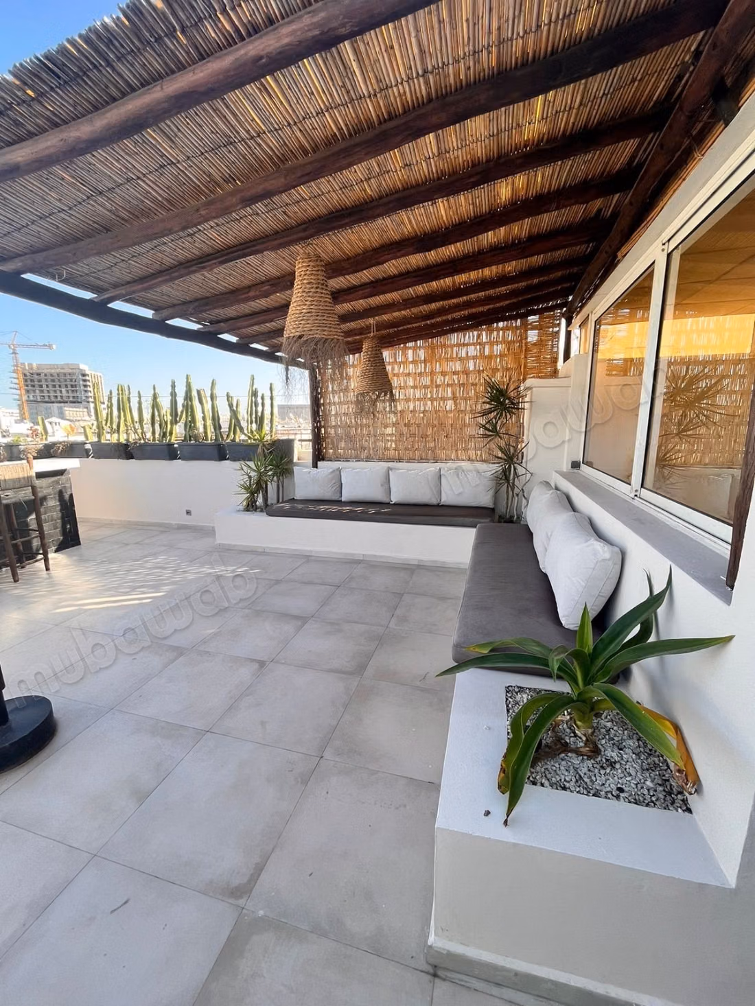 Location d'un appartement à Racine. 3 belles chambres. Places de parking et terrasse