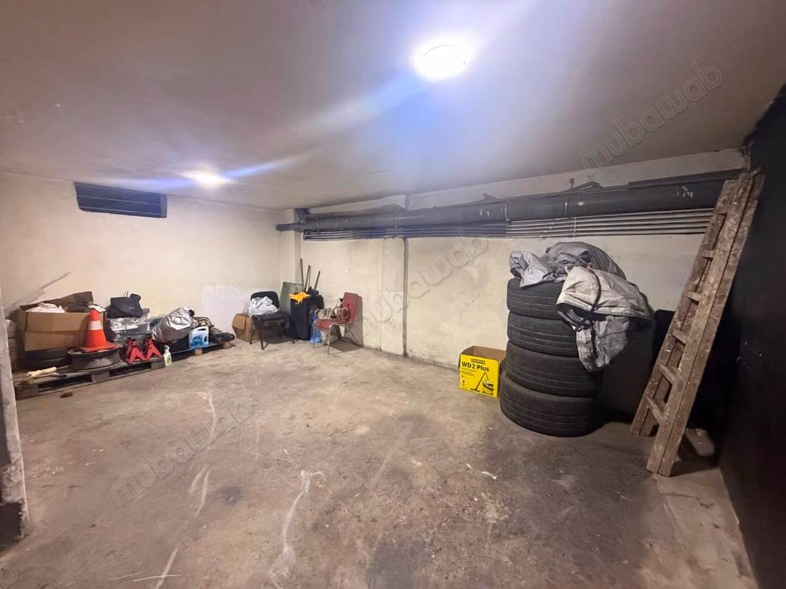Beau local à vendre à Roches Noires. 
Superficie 222 m². 
Résidence sécurisée