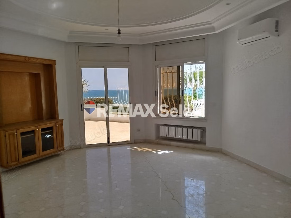 Luxury Waterfront Villa – La Marsa Cube