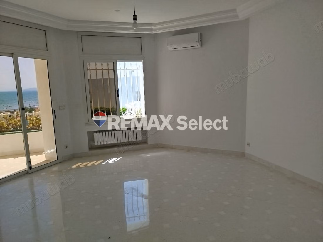Luxury Waterfront Villa – La Marsa Cube