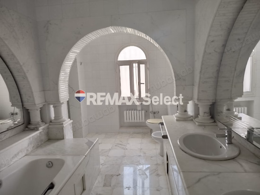 Luxury Waterfront Villa – La Marsa Cube