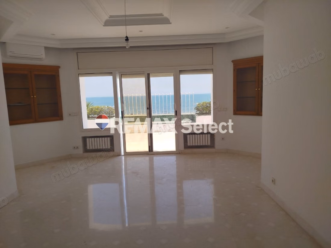 Luxury Waterfront Villa – La Marsa Cube