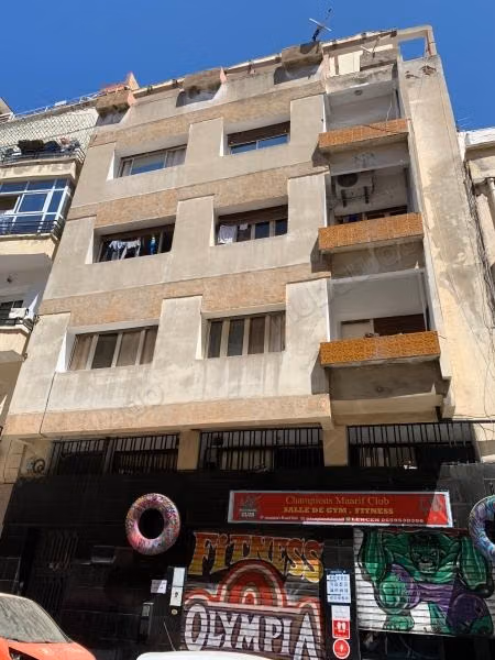 Maison à la vente à Maârif.
Superficie 150 m².
Salon contemporain