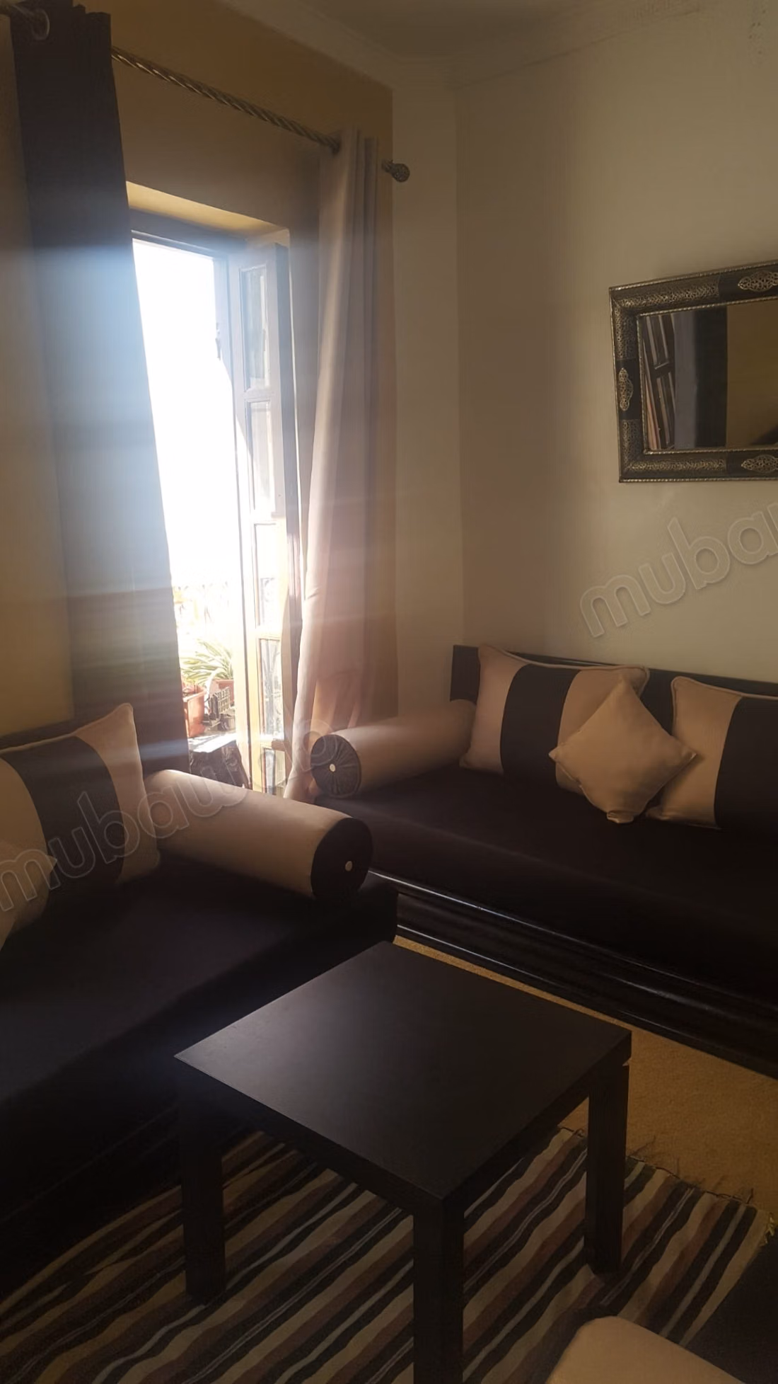 Prachtig appartement nog niet geregistreerd te koop in de Medina. 2 comfortabele slaapkamers. Dubbel glas en beveiligde deur