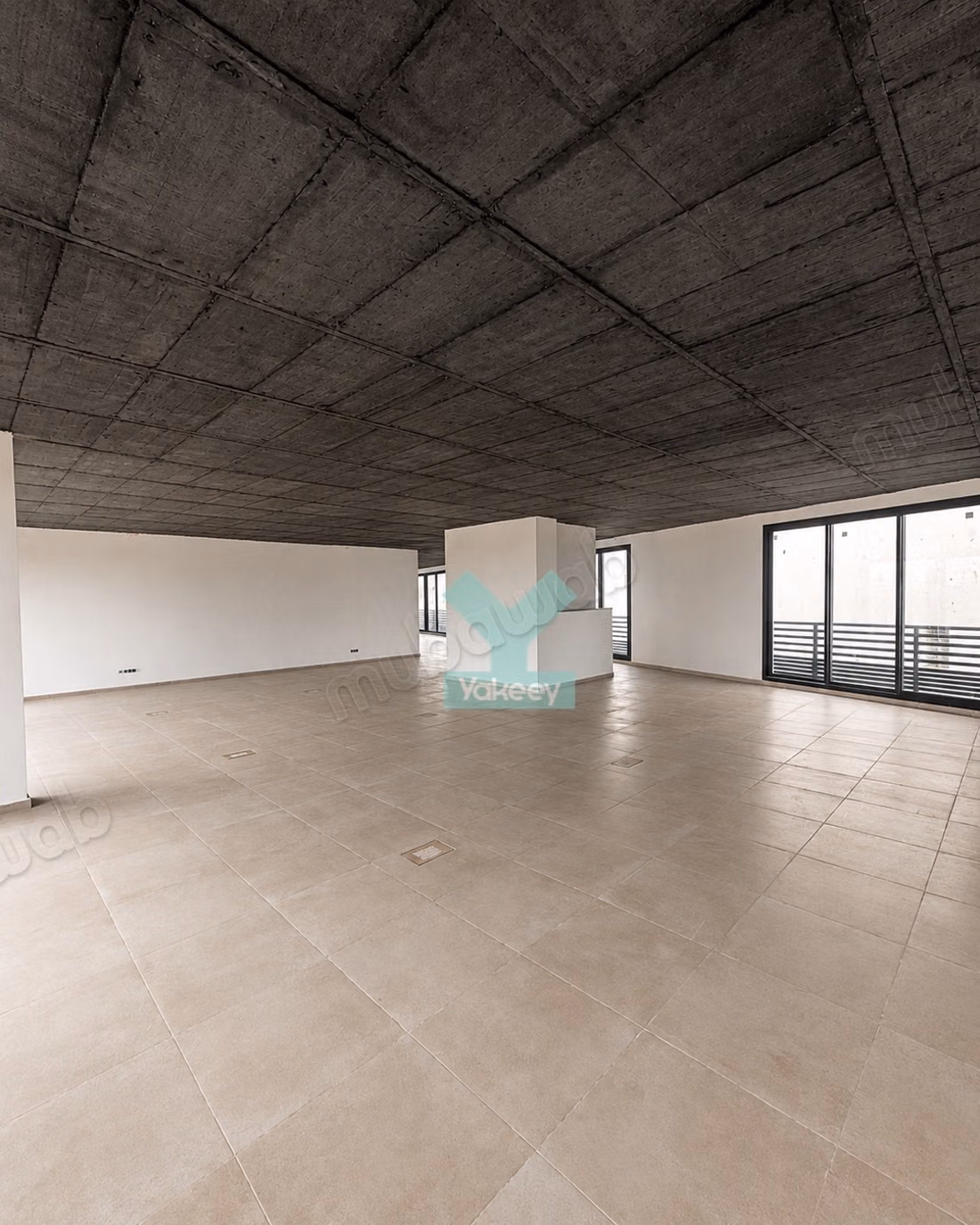 Superbe plateau neuf avec rooftop