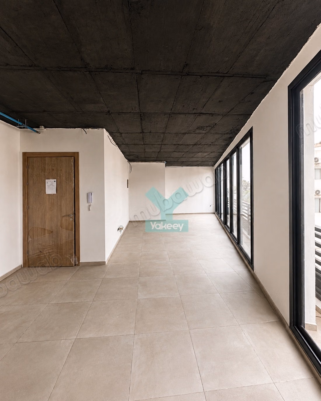 Superbe plateau neuf avec rooftop