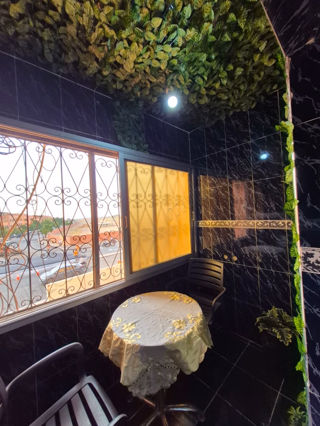 Appartements à louer à Mhamid. 2 chambres. Salon marocain meublé, résidence fermée
