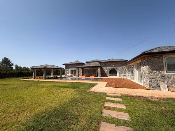 Villa clé en main – 400m² à Route de l'Ourika