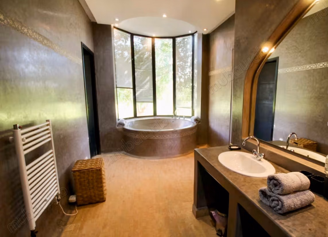 Very beautiful estate of 12000 m2, villa with 4 suites
