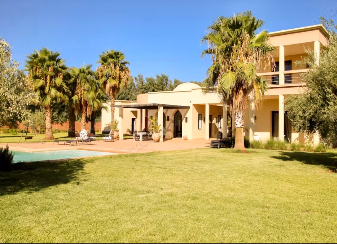 Very beautiful estate of 12000 m2, villa with 4 suites