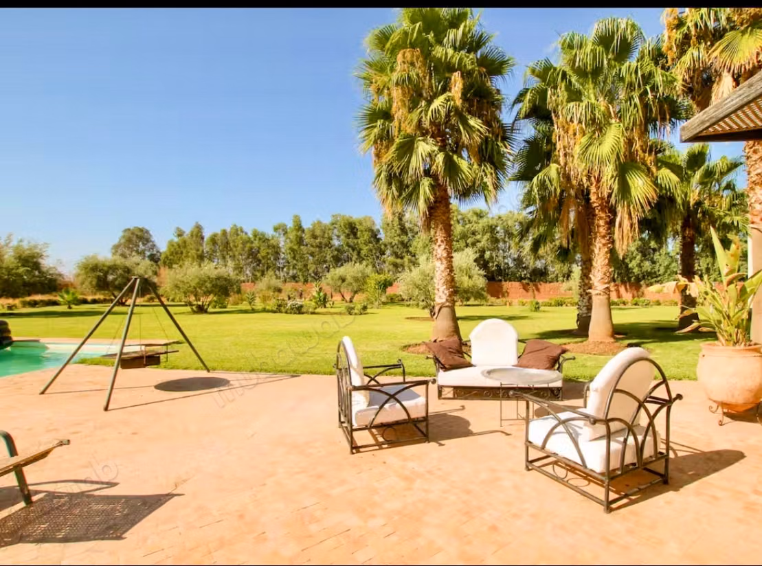 Very beautiful estate of 12000 m2, villa with 4 suites