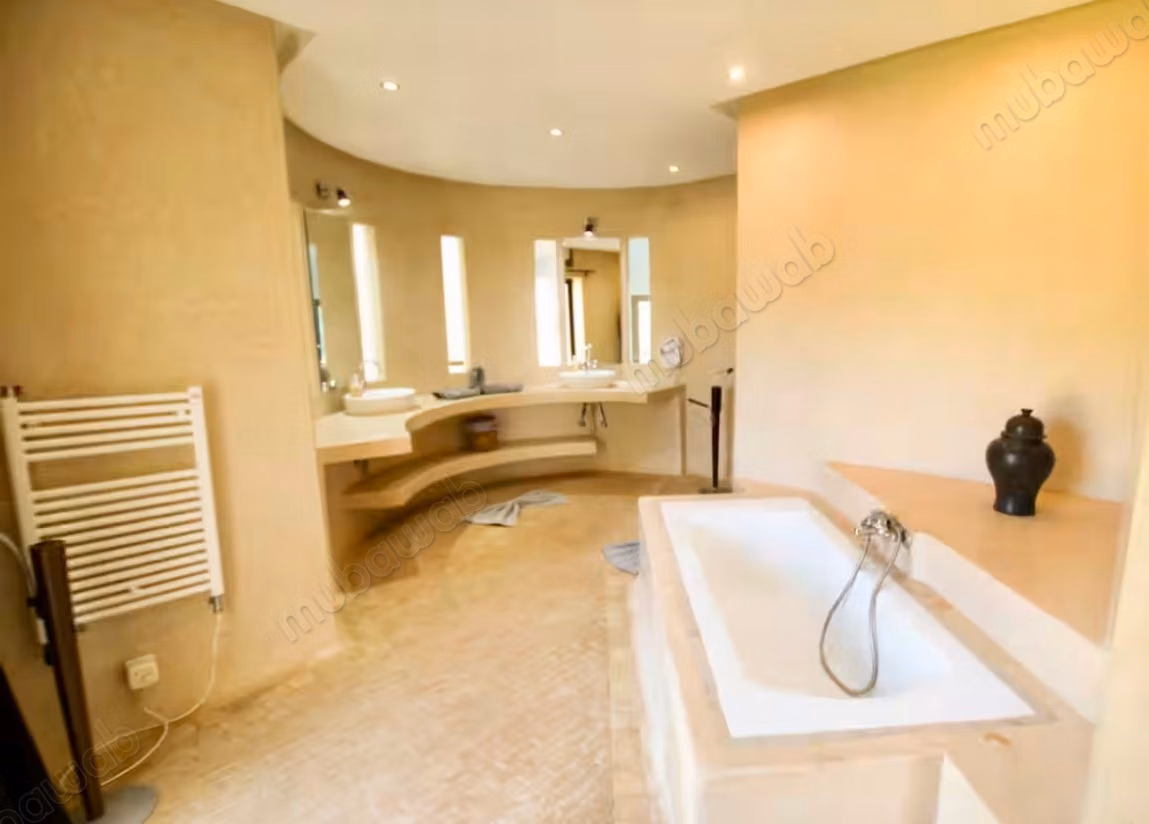 Very beautiful estate of 12000 m2, villa with 4 suites