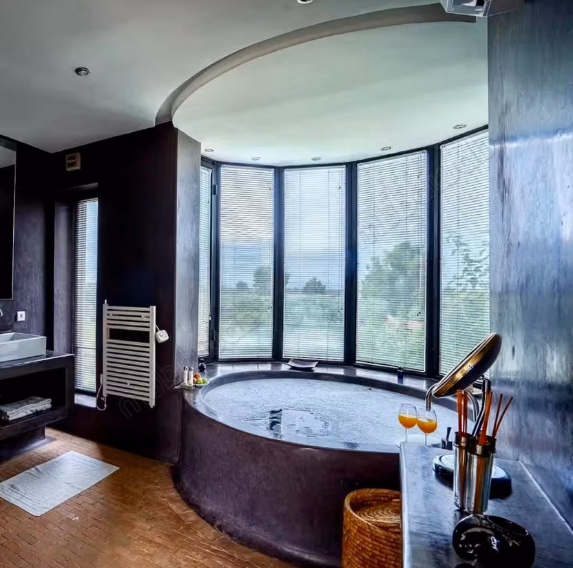 Very beautiful estate of 12000 m2, villa with 4 suites