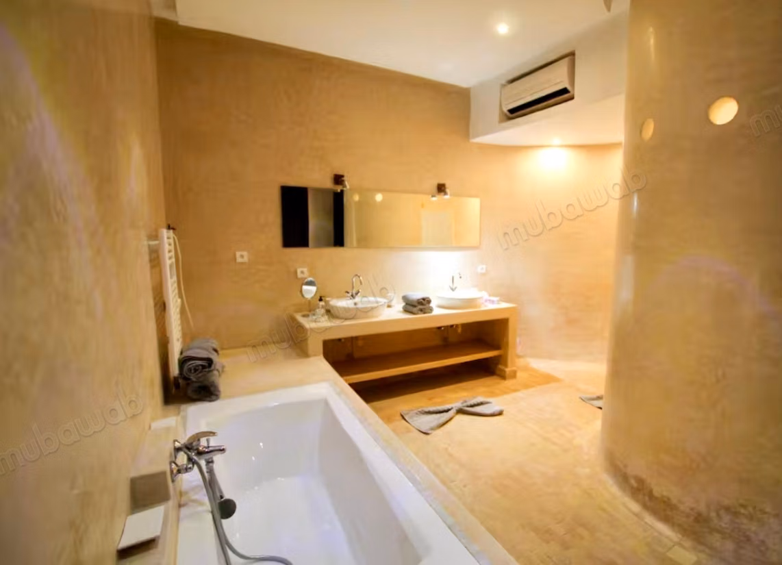 Very beautiful estate of 12000 m2, villa with 4 suites