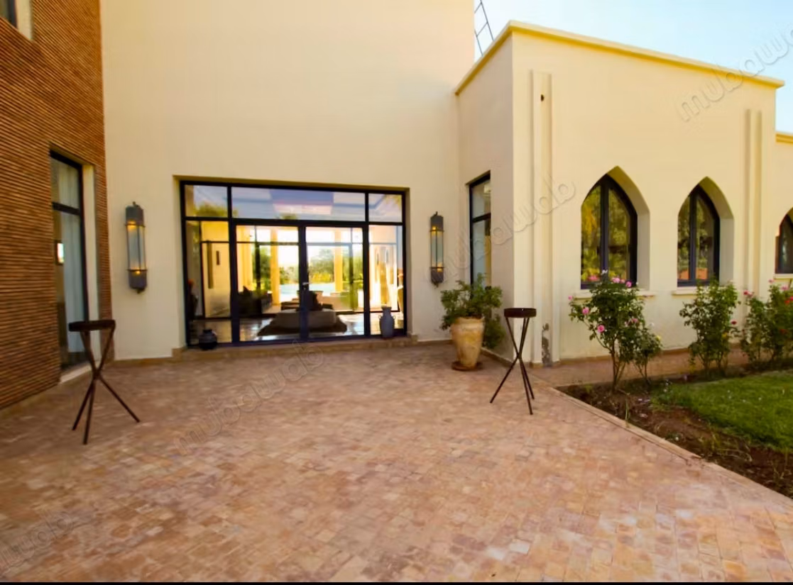 Very beautiful estate of 12000 m2, villa with 4 suites