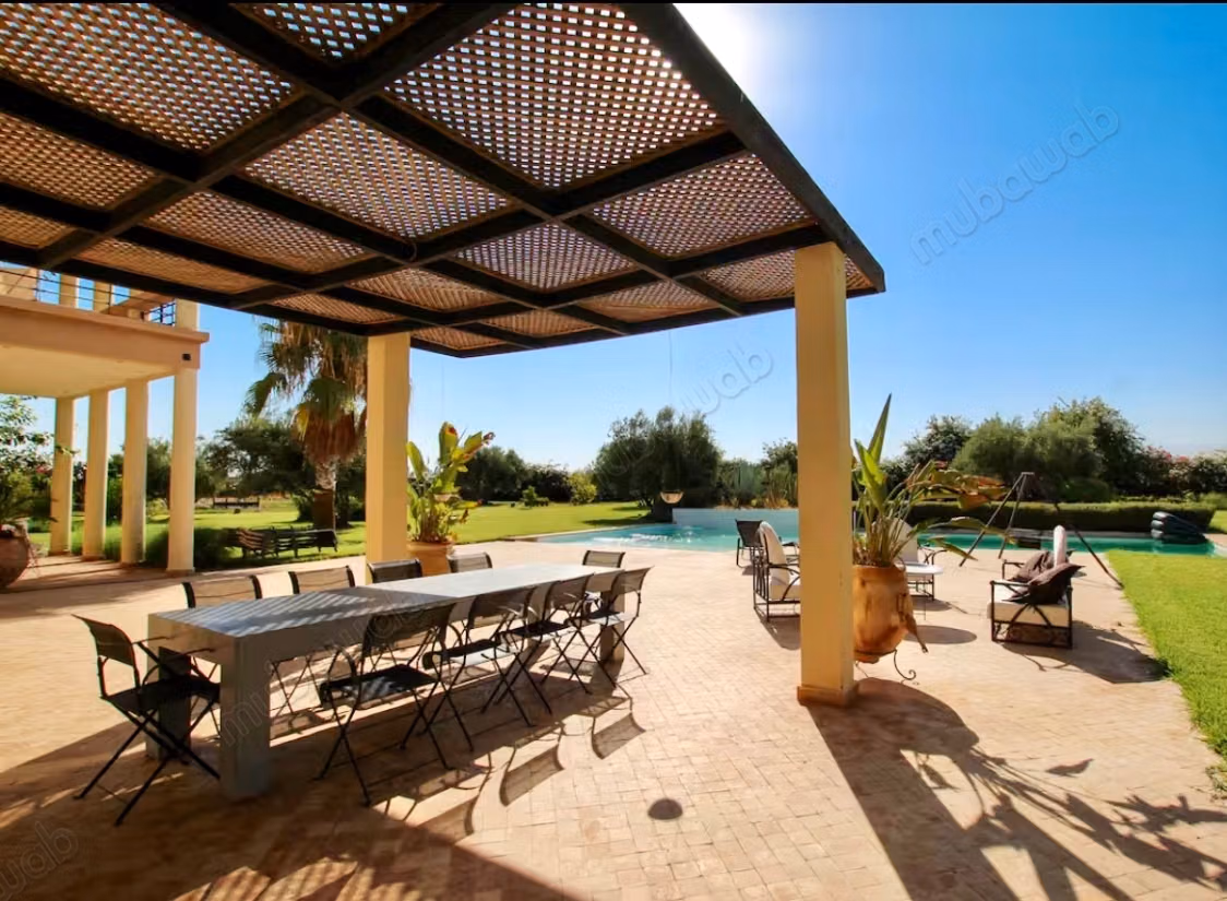 Very beautiful estate of 12000 m2, villa with 4 suites