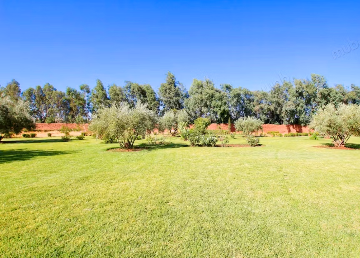 Very beautiful estate of 12000 m2, villa with 4 suites