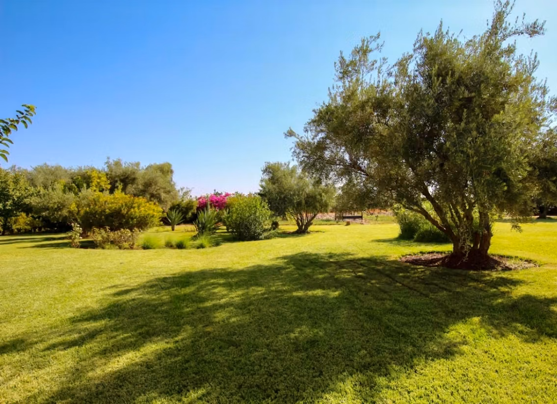 Very beautiful estate of 12000 m2, villa with 4 suites