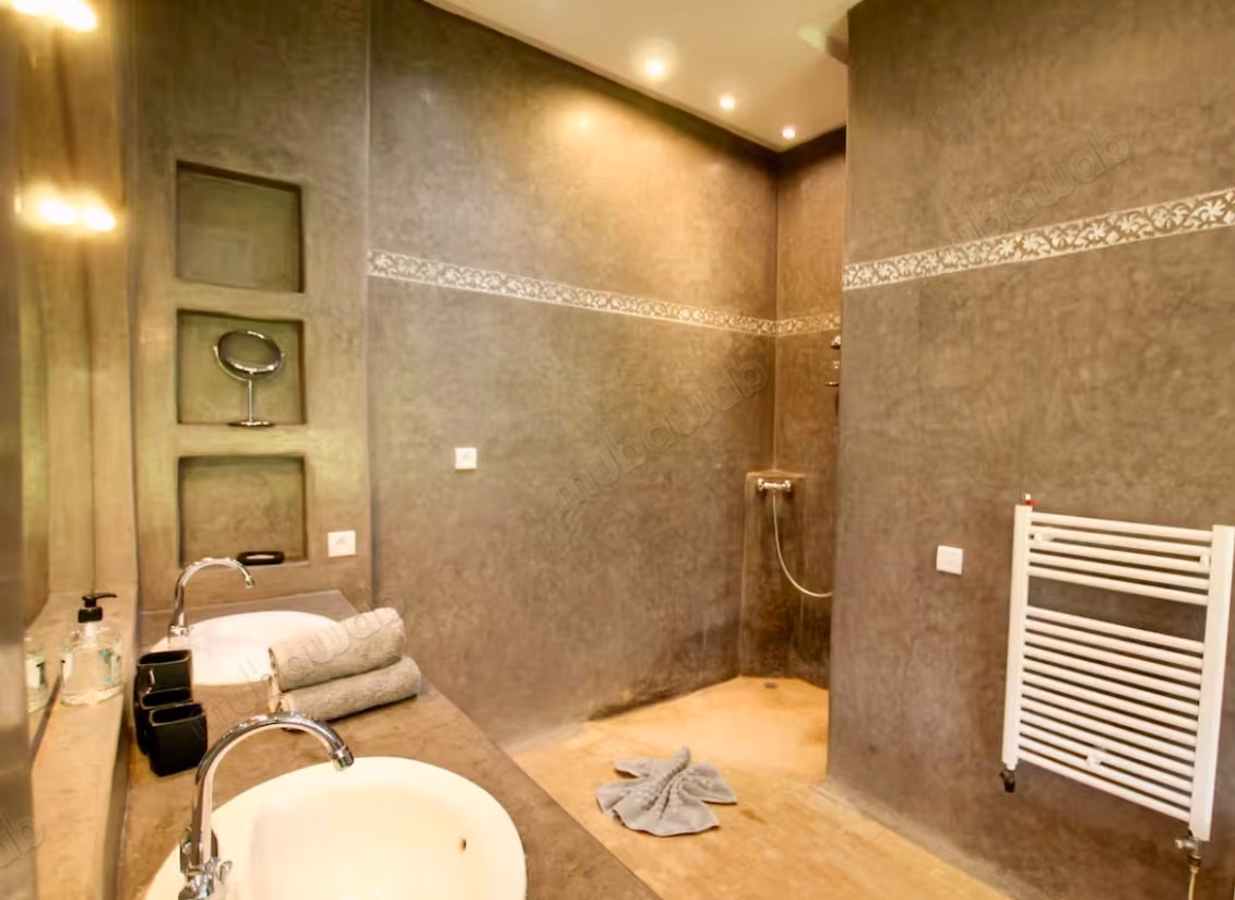 Very beautiful estate of 12000 m2, villa with 4 suites