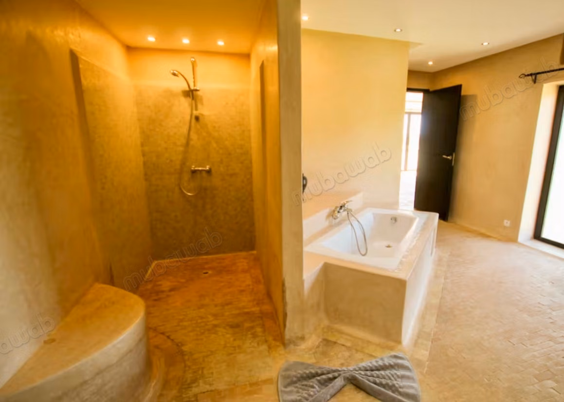 Very beautiful estate of 12000 m2, villa with 4 suites