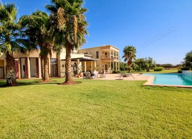 Very beautiful estate of 12000 m2, villa with 4 suites