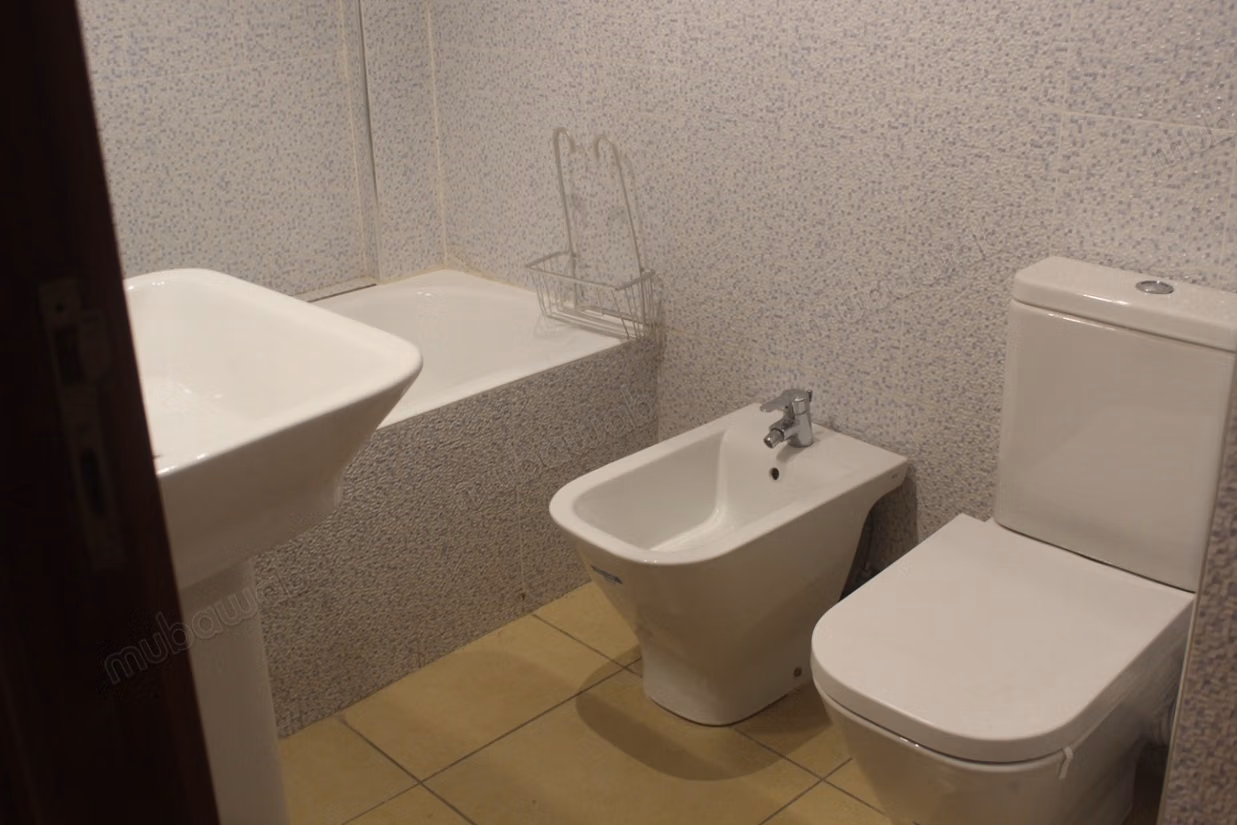 Grand appartement de trois chambres au rdc