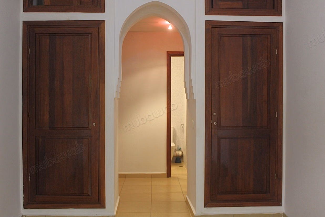 Grand appartement de trois chambres au rdc