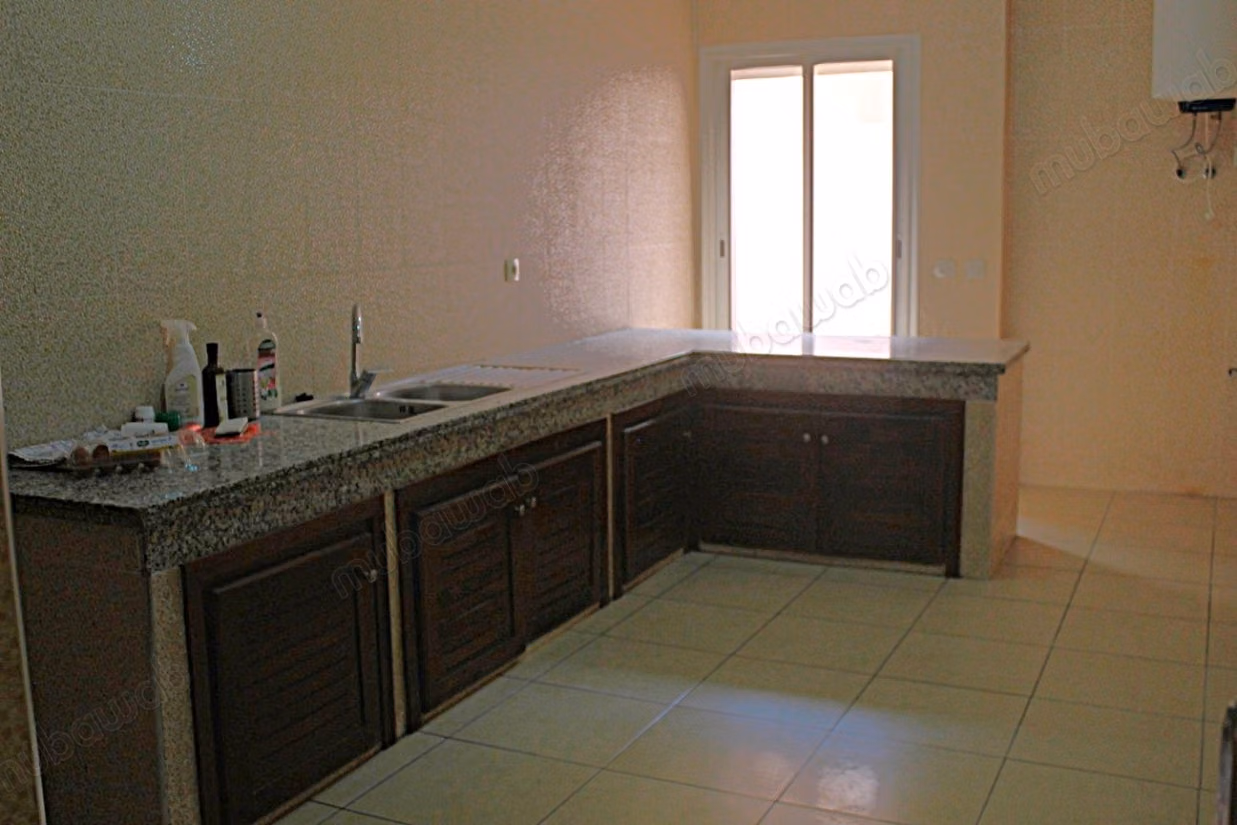 Grand appartement de trois chambres au rdc