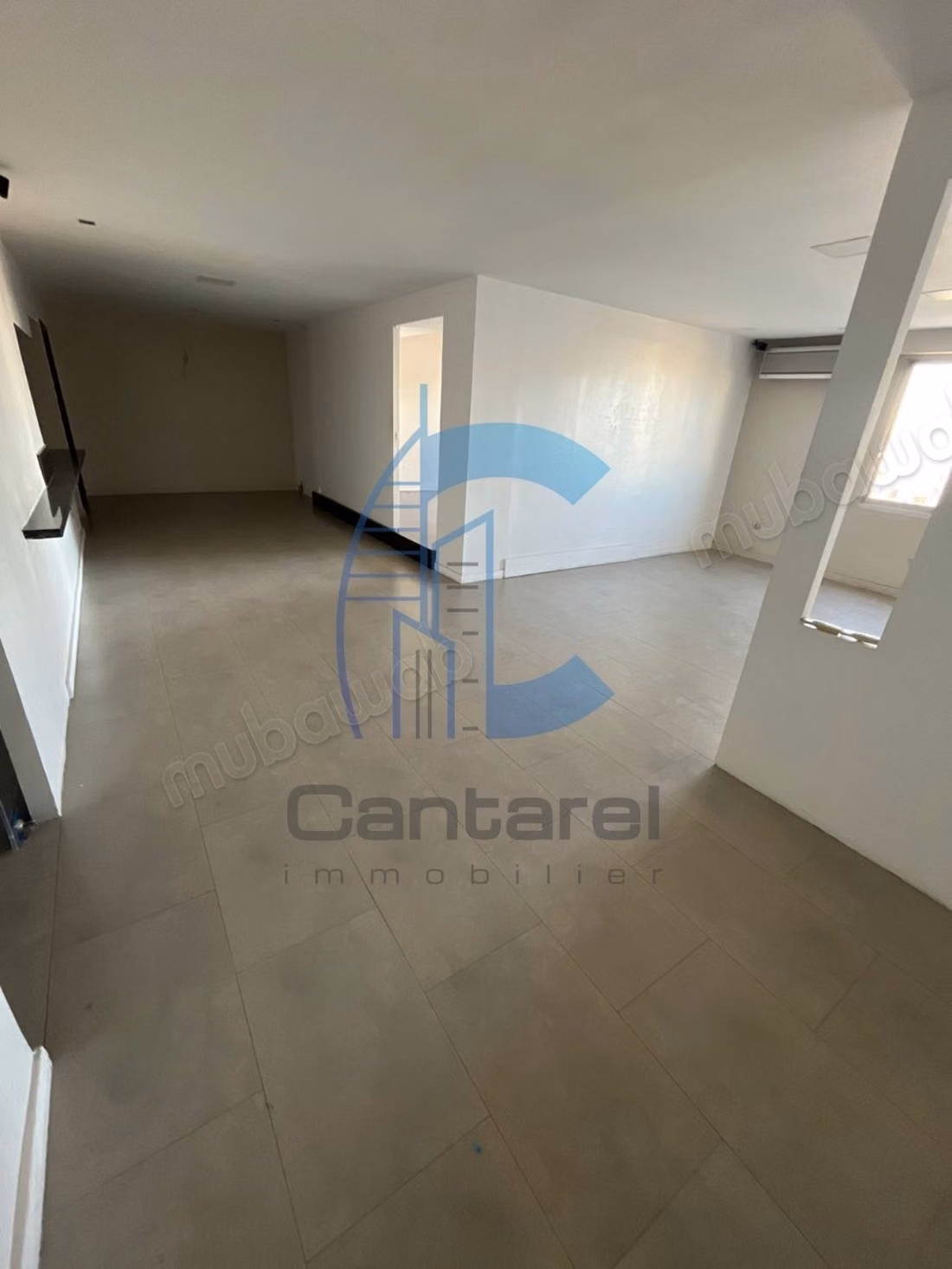 À louer superbe bureau en duplex 
bir anzarane