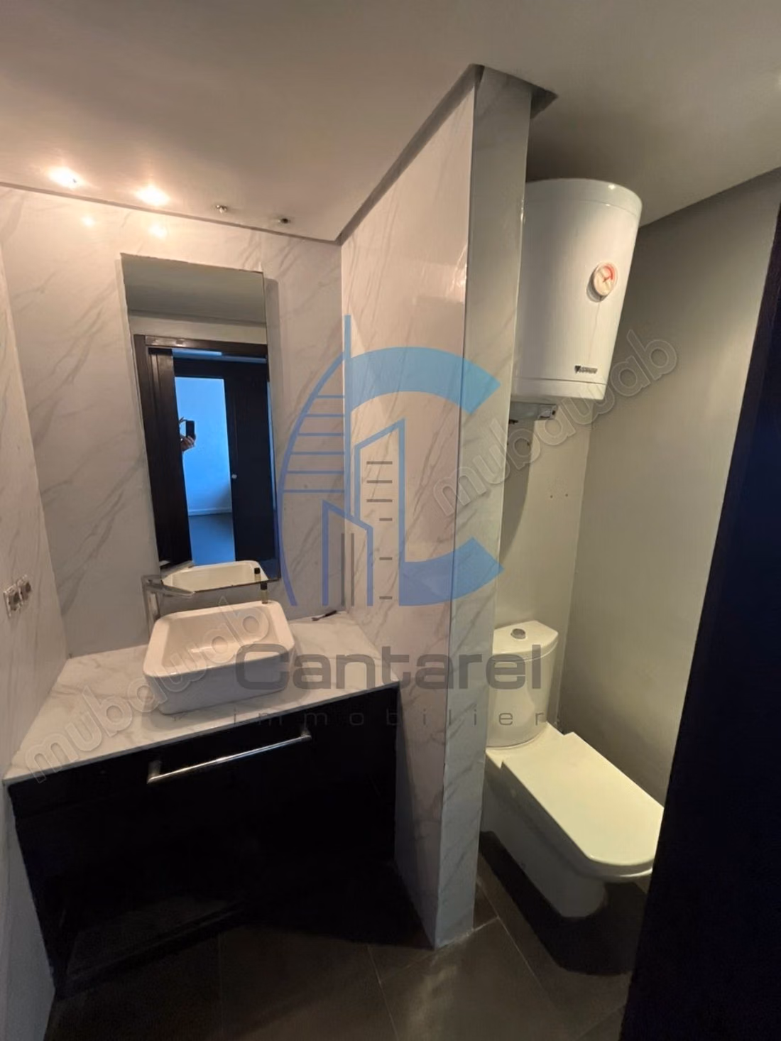 À louer superbe bureau en duplex 
bir anzarane