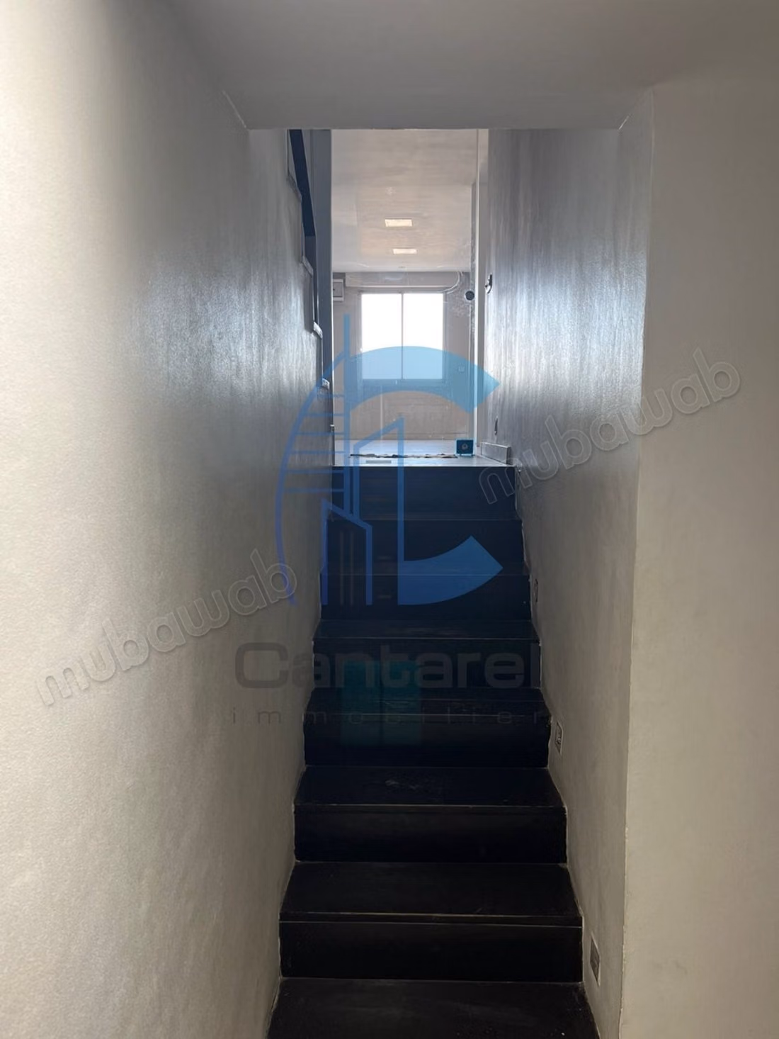 À louer superbe bureau en duplex 
bir anzarane