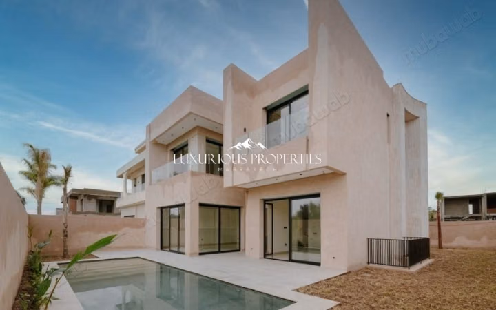 Modern villa with 4 bedrooms and pool, Akenza
