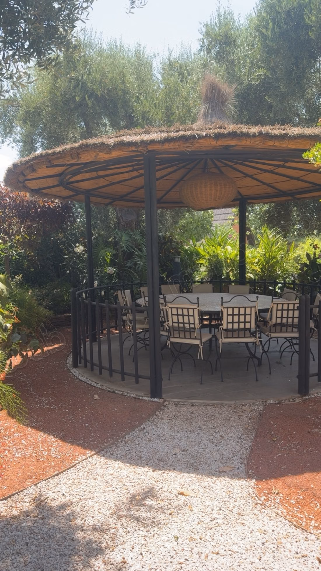 Casa de huéspedes con potencial de desarrollo en 3 hectáreas – 4 bungalows, casa de 3 habitaciones, proyecto de ampliación y espacio para autocaravanas