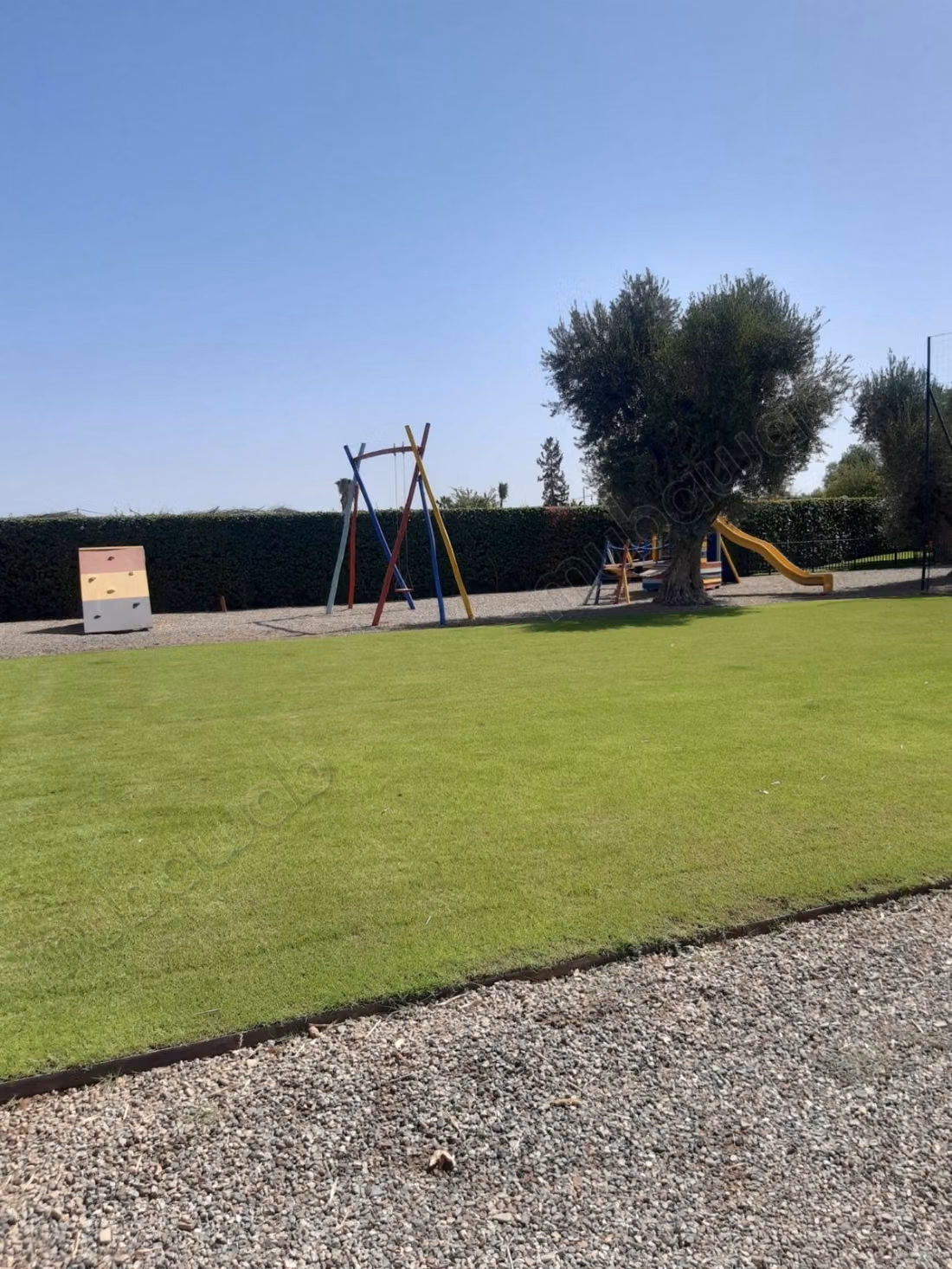 Casa de huéspedes con potencial de desarrollo en 3 hectáreas – 4 bungalows, casa de 3 habitaciones, proyecto de ampliación y espacio para autocaravanas